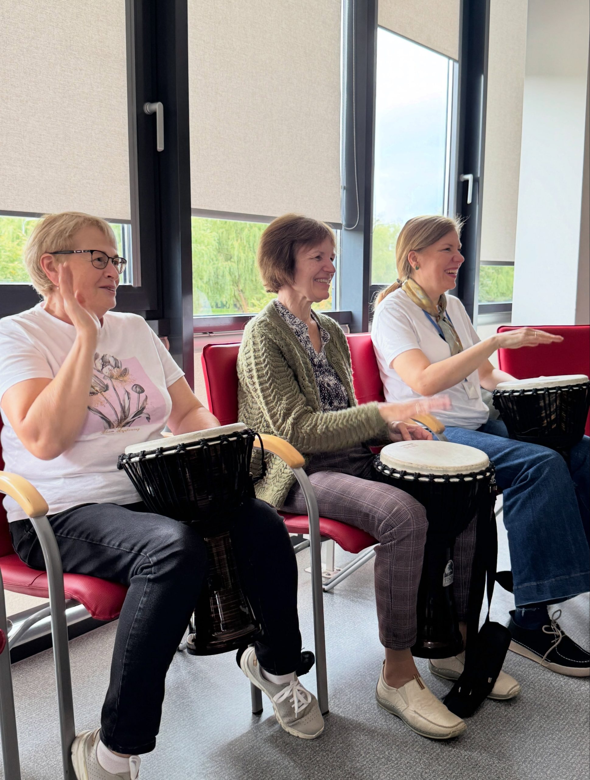 Akimirkos iš muzikos terapijos užsiėmimo VSDFV Šilalės skyriuje